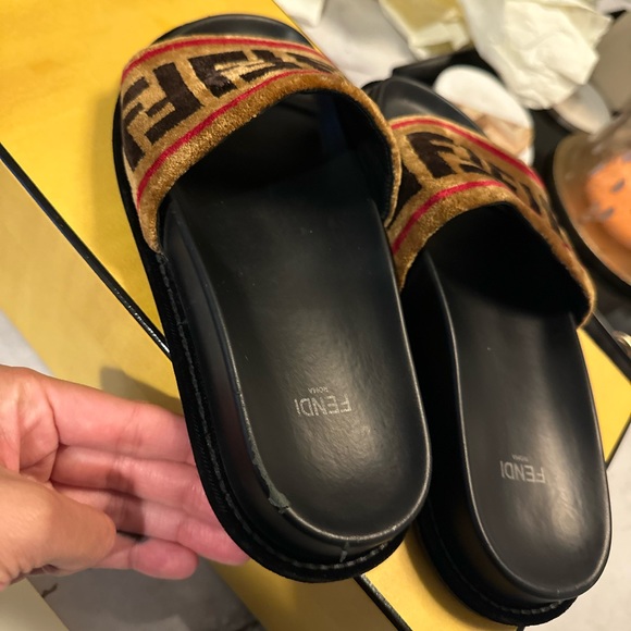 FENDI ROMA ITALY POOL SLIDES SANDALS FF LAMBS SHEARLING FUR - Picture 4 of 6